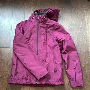 Women’s North Face jacket like new with removable fleece jacket.